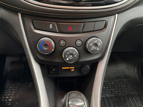 Used 2018 Chevrolet Trax LS image 29