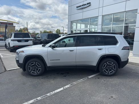 New 2026 Jeep Cherokee Laredo AWD/4WD image 2