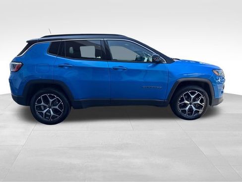 Used 2025 Jeep Compass Limited AWD/4WD image 6