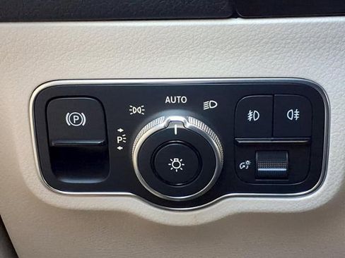 Used 2021 Mercedes-Benz GLA 250 image 32