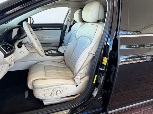 Used 2020 Genesis G90 3.3T Premium RWD image 13