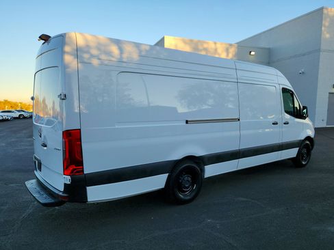 Used 2024 Mercedes-Benz Sprinter 2500 image 6