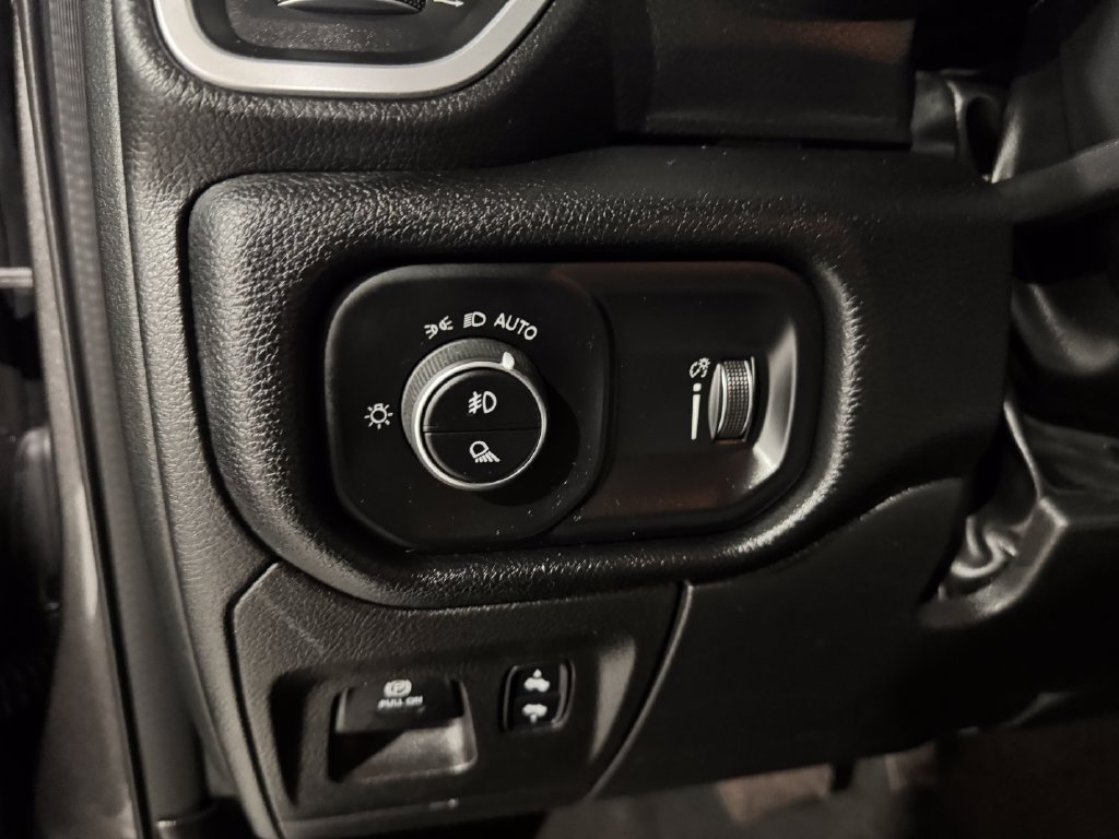Used 2022 RAM 1500 Big Horn AWD/4WD image 37