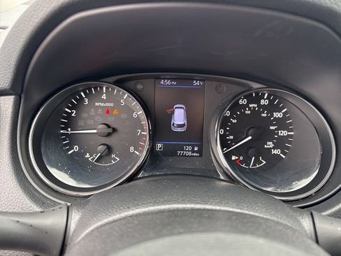 Used 2018 Nissan Rogue SV AWD/4WD image 13
