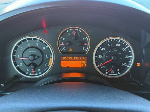 Used 2015 Nissan Titan SV w/ SV Value Truck Package image 12