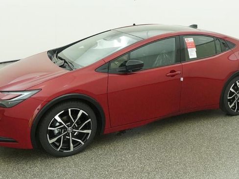 New 2026 Toyota Prius Plug-In Hybrid FWD image 2