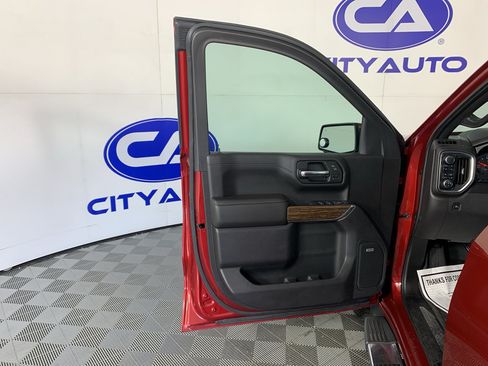 Used 2019 Chevrolet Silverado 1500 High Country w/ Technology Package AWD/4WD image 12