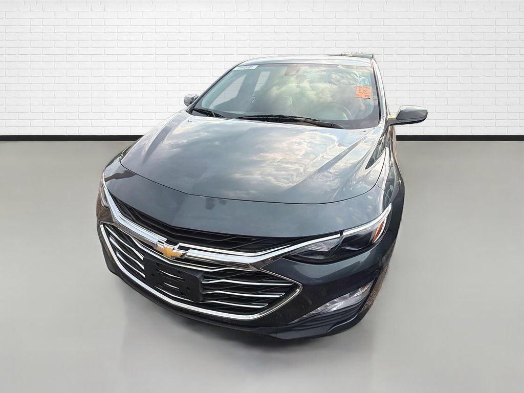 Used 2020 Chevrolet Malibu LT FWD image 2