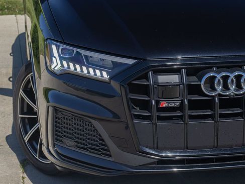 Used 2021 Audi SQ7 Premium Plus w/ Driver Assistance Package image 2