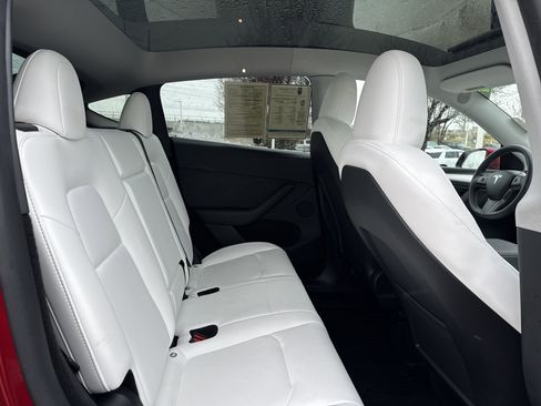 Used 2024 Tesla Model Y Performance image 19