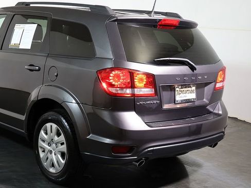 Used 2019 Dodge Journey SE w/ Connectivity Group FWD image 11