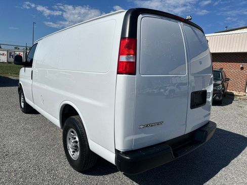 Used 2018 Chevrolet Express 2500 w/ Driver Convenience Package RWD image 11