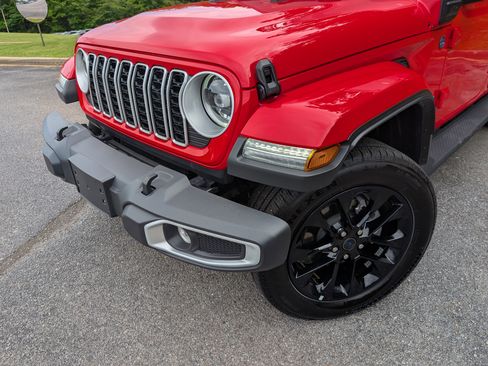 Used 2025 Jeep Wrangler Unlimited Sahara AWD/4WD image 13