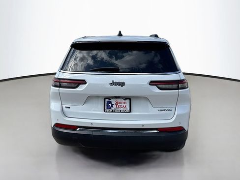 Used 2022 Jeep Grand Cherokee L Limited RWD image 6