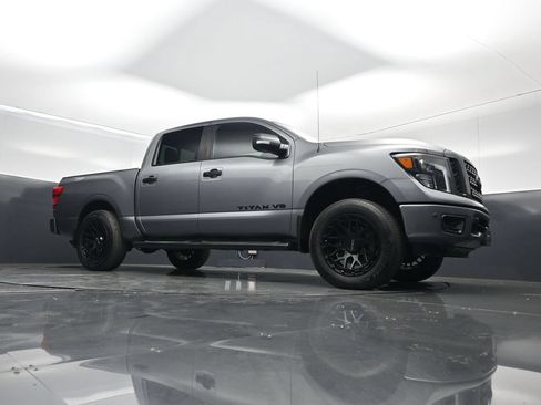 Used 2019 Nissan Titan SV w/ SV Convenience Package RWD image 4