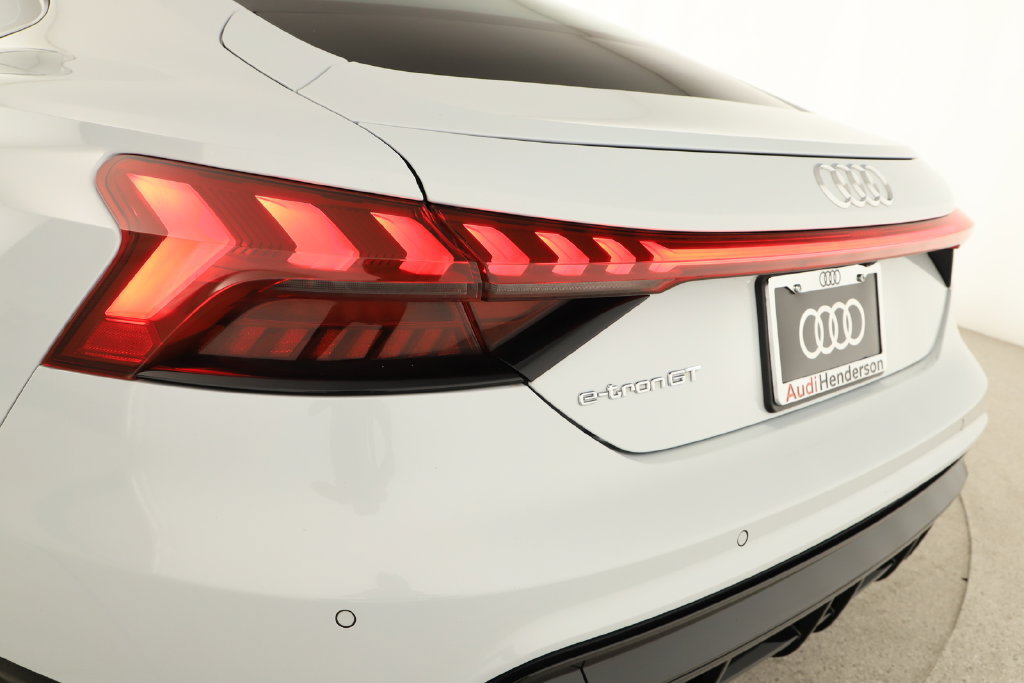 Used 2022 Audi e-tron GT Prestige AWD/4WD image 31