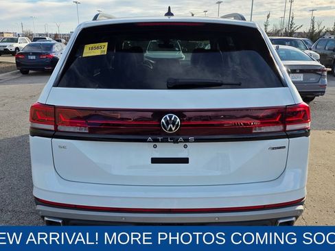 Used 2024 Volkswagen Atlas Peak Edition SE image 4