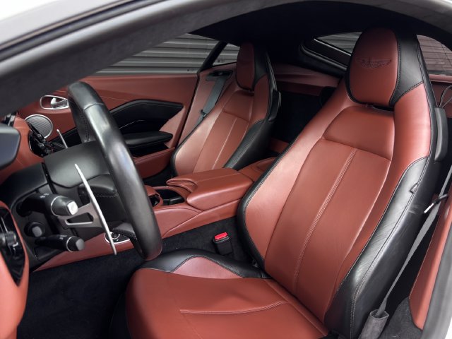 Used 2020 Aston Martin V8 Vantage Coupe RWD image 5