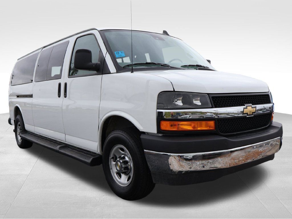 Used 2025 Chevrolet Express 3500 LT w/ LT Preferred Equipment Group RWD image 14