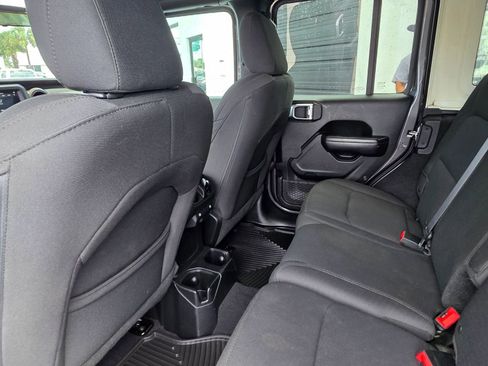 Used 2018 Jeep Wrangler Unlimited Sport w/ Technology Group AWD/4WD image 35