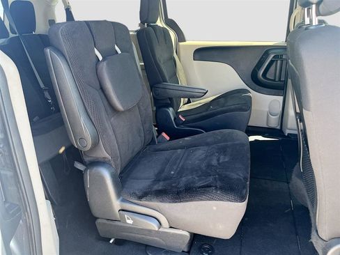 Used 2019 Dodge Grand Caravan SE image 27