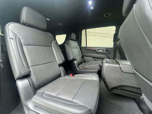 Used 2025 GMC Yukon XL Denali AWD/4WD image 17