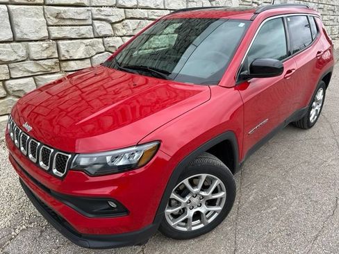 Used 2023 Jeep Compass Latitude w/ Sun and Sound Group AWD/4WD image 1