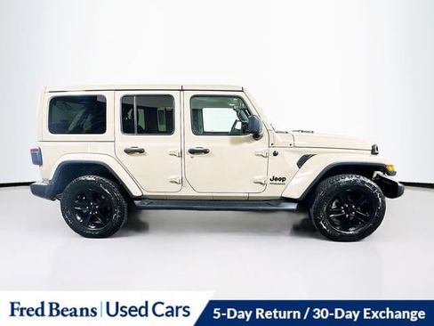 Used 2022 Jeep Wrangler Unlimited Sahara AWD/4WD image 11