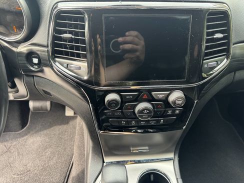 Used 2019 Jeep Grand Cherokee Altitude image 9