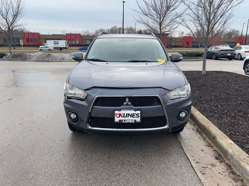 Used 2010 Mitsubishi Outlander XLS image 2