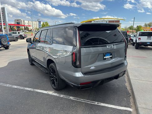 Used 2023 Cadillac Escalade ESV Sport w/ LPO, ONYX Package AWD/4WD image 3