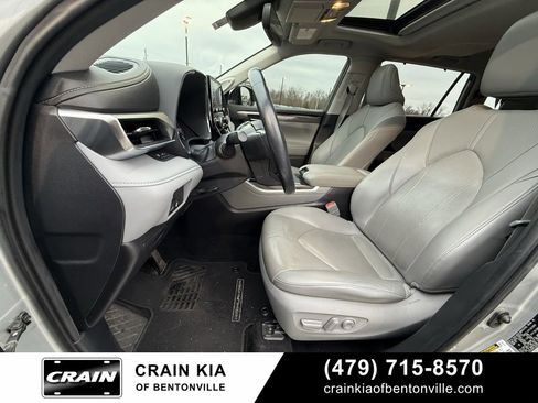 Used 2020 Toyota Highlander Limited image 22