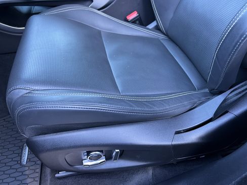 Certified 2025 Jaguar F-PACE R-Dynamic S image 18