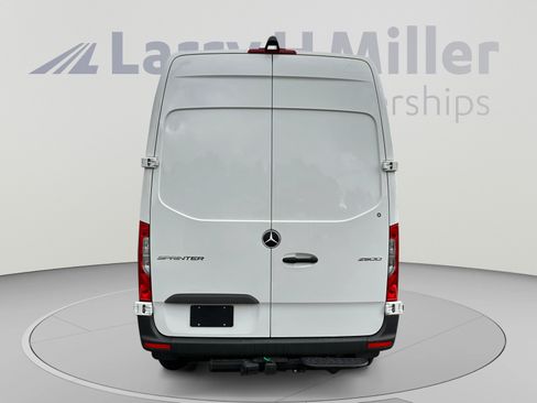 Used 2025 Mercedes-Benz Sprinter 2500 image 4