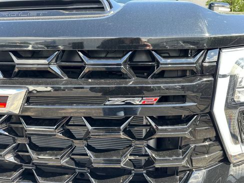 Used 2024 Chevrolet Silverado 2500 ZR2 w/ Technology Package AWD/4WD image 11