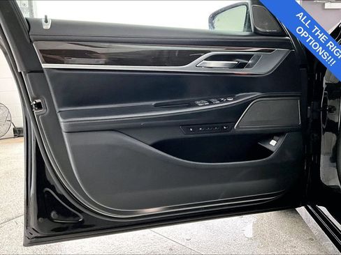 Used 2022 BMW 750i xDrive w/ Executive Package image 24