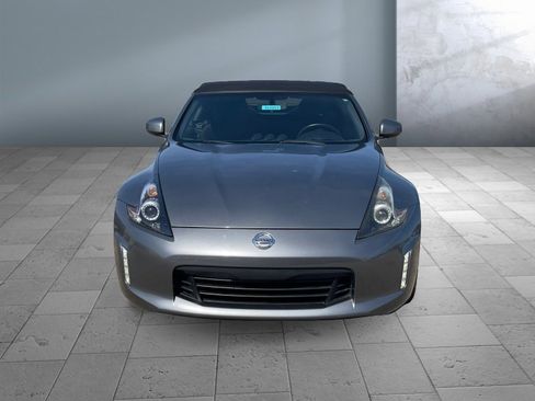 Used 2018 Nissan 370Z Roadster RWD image 2