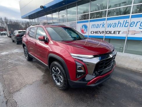 Used 2025 Chevrolet Equinox ACTIV w/ Safety and Technology Package image 2