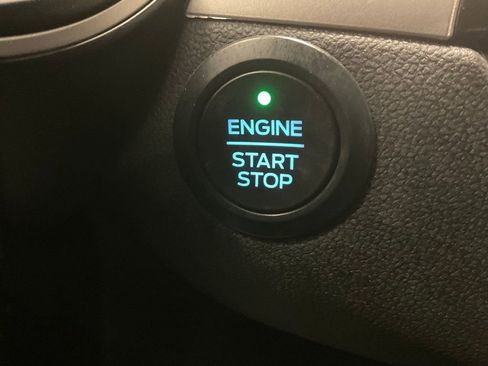 Used 2020 Ford Escape SE image 21