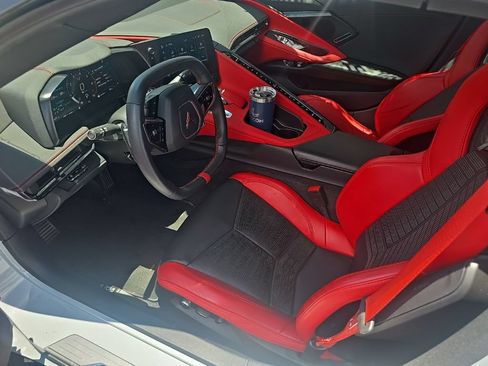 Used 2024 Chevrolet Corvette Stingray Preferred Conv w/ Z51 Performance Package RWD image 4