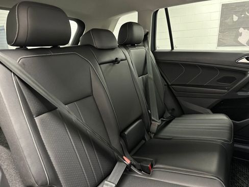 Used 2022 Volkswagen Tiguan SE AWD/4WD image 22
