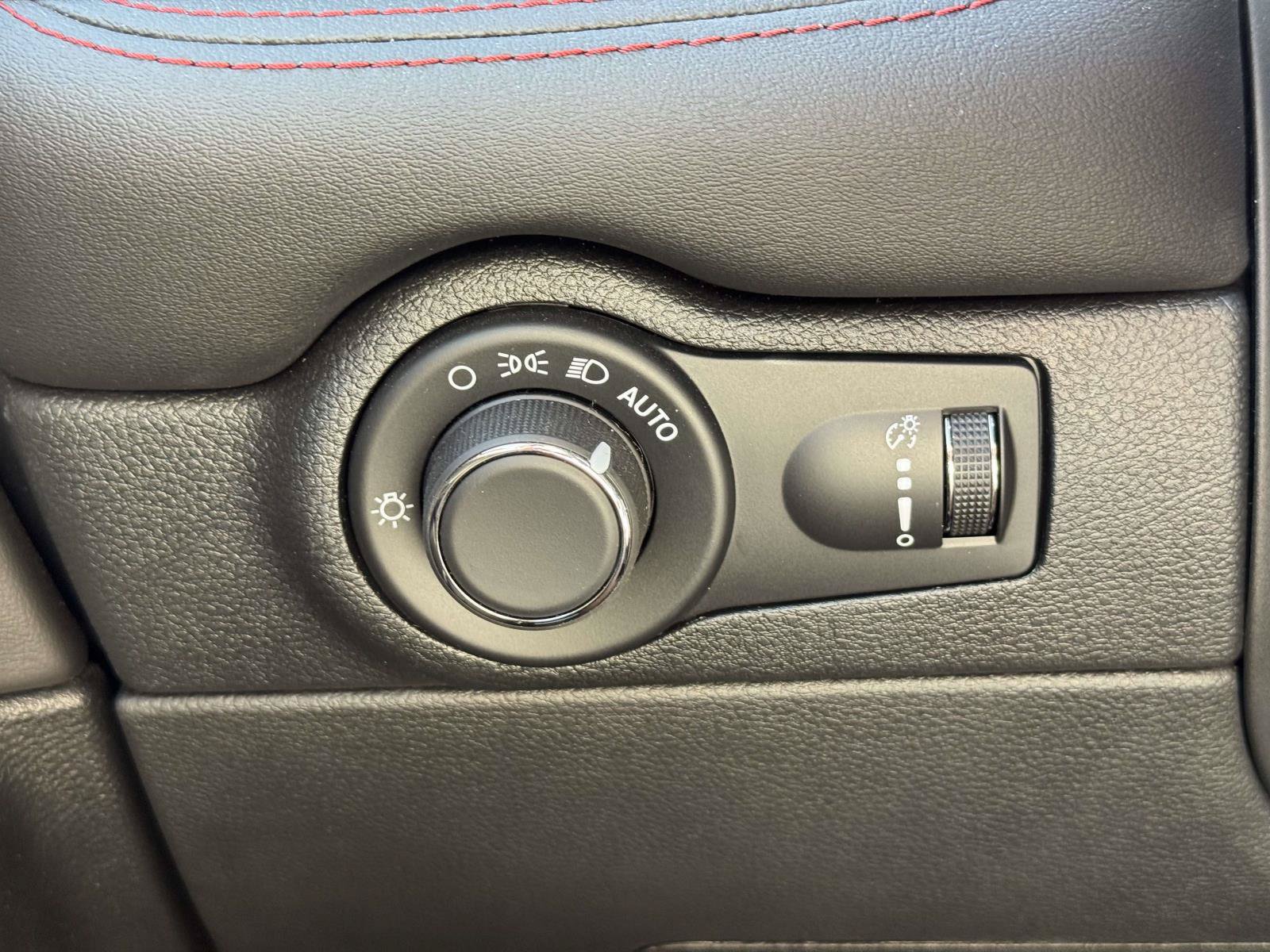 Used 2025 Dodge Durango GT AWD/4WD image 23