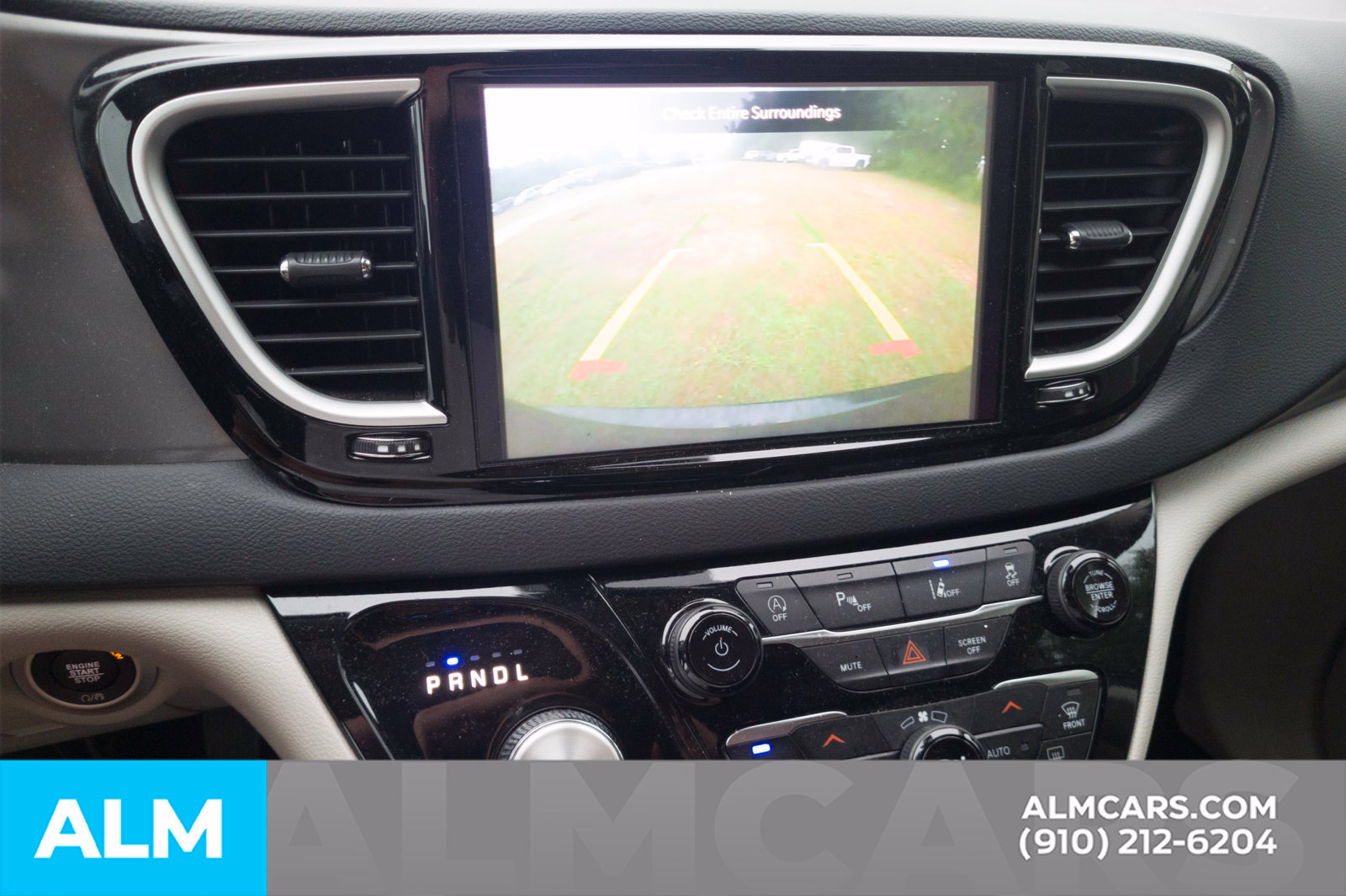Used 2023 Chrysler Pacifica Touring-L FWD image 12