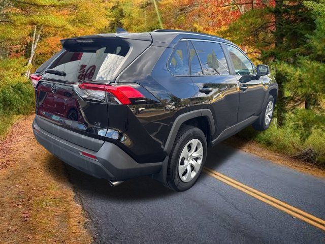 Used 2021 Toyota RAV4 LE AWD/4WD image 3