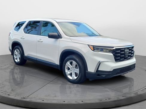 Certified 2024 Honda Pilot LX image 1