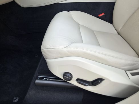 Certified 2025 Volvo XC90 T8 Core w/ Protection Package image 34