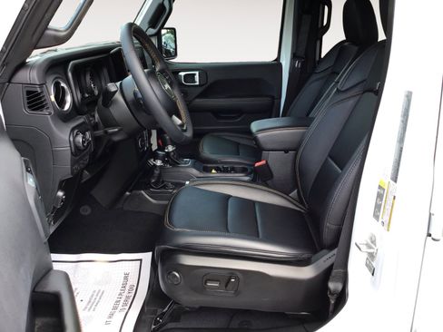 Used 2024 Jeep Gladiator Mojave AWD/4WD image 20