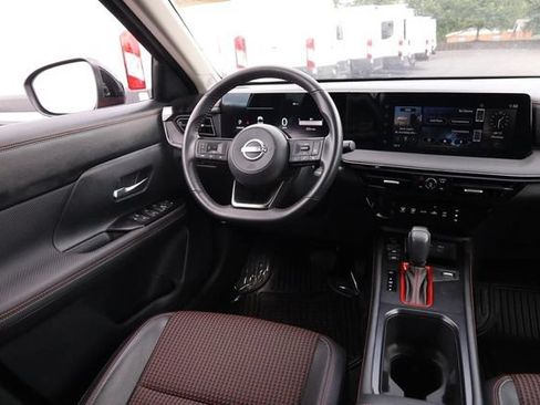 Certified 2025 Nissan Kicks SR AWD/4WD image 24