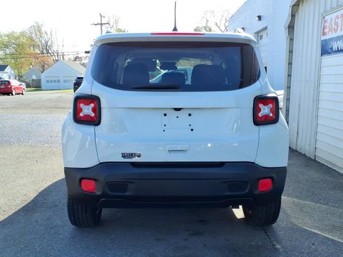 Used 2018 Jeep Renegade Latitude image 4