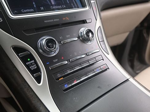 Used 2020 Lincoln Nautilus Reserve image 17